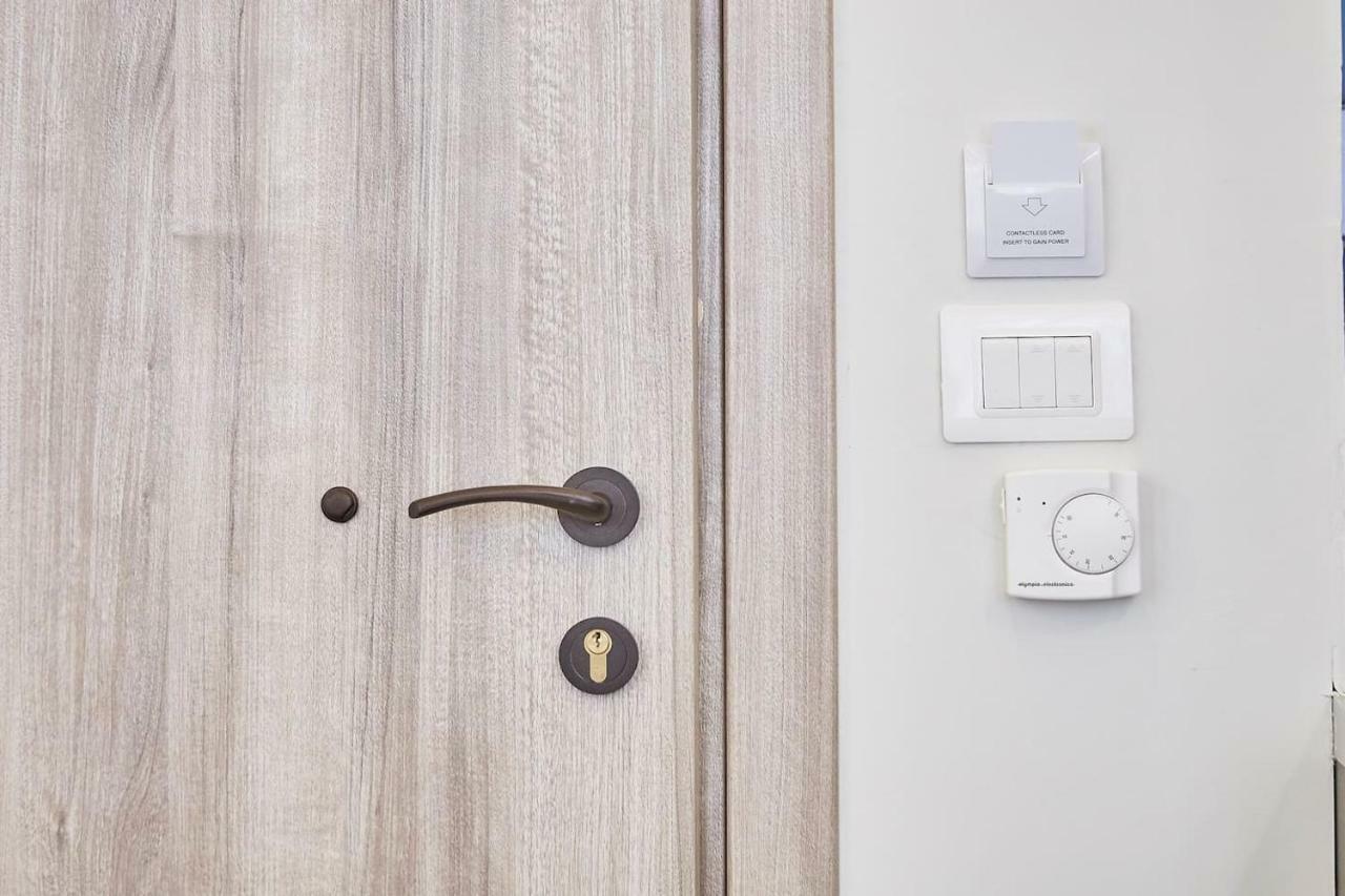 Stay In A Hip Decorated Studio Near Acropolis! Атина Екстериор снимка